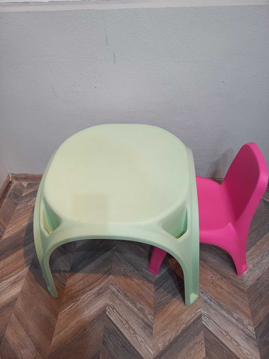 Масичка и столче за деца