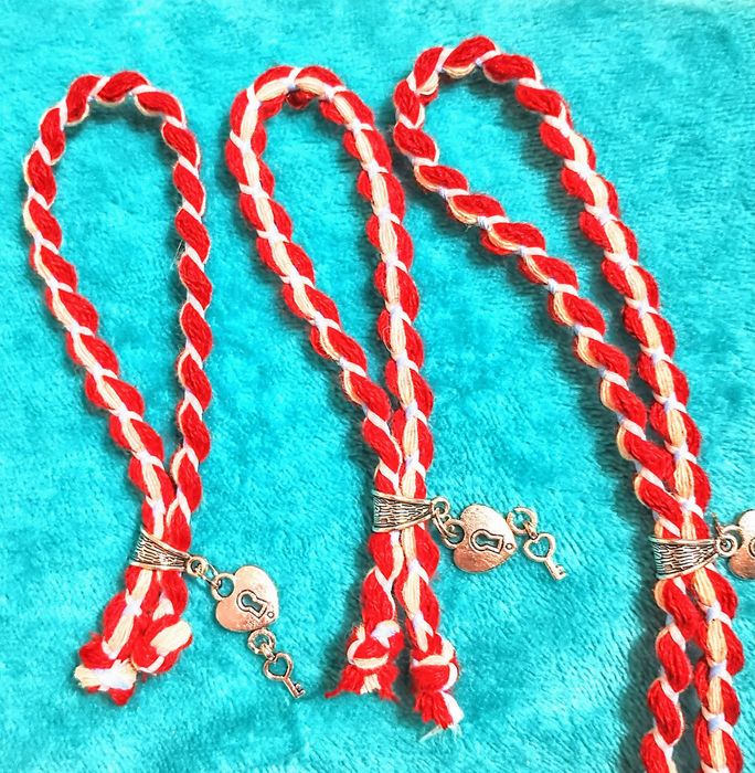 Различни мартеници