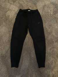 Pantaloni Nike Tech marimea S