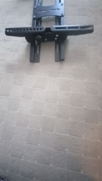 Vand suporți de perete tv