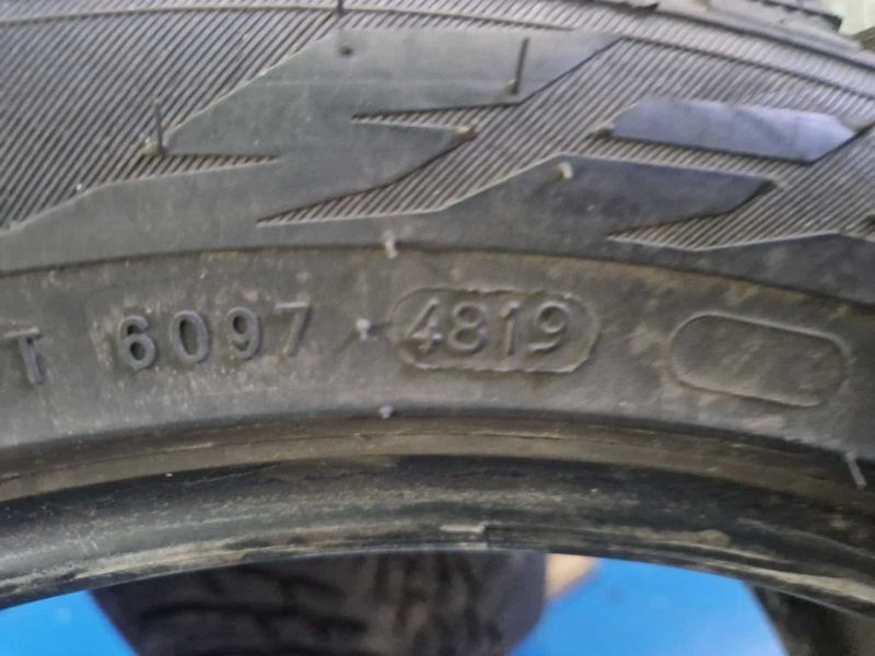 2 Nokian R18 235/45
зимни гуми DOT4819
