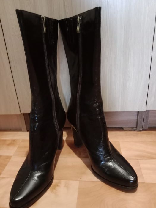 Продаю сапоги женские