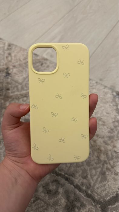 Новый чехол на Iphone 13 в цвете сливочное масло