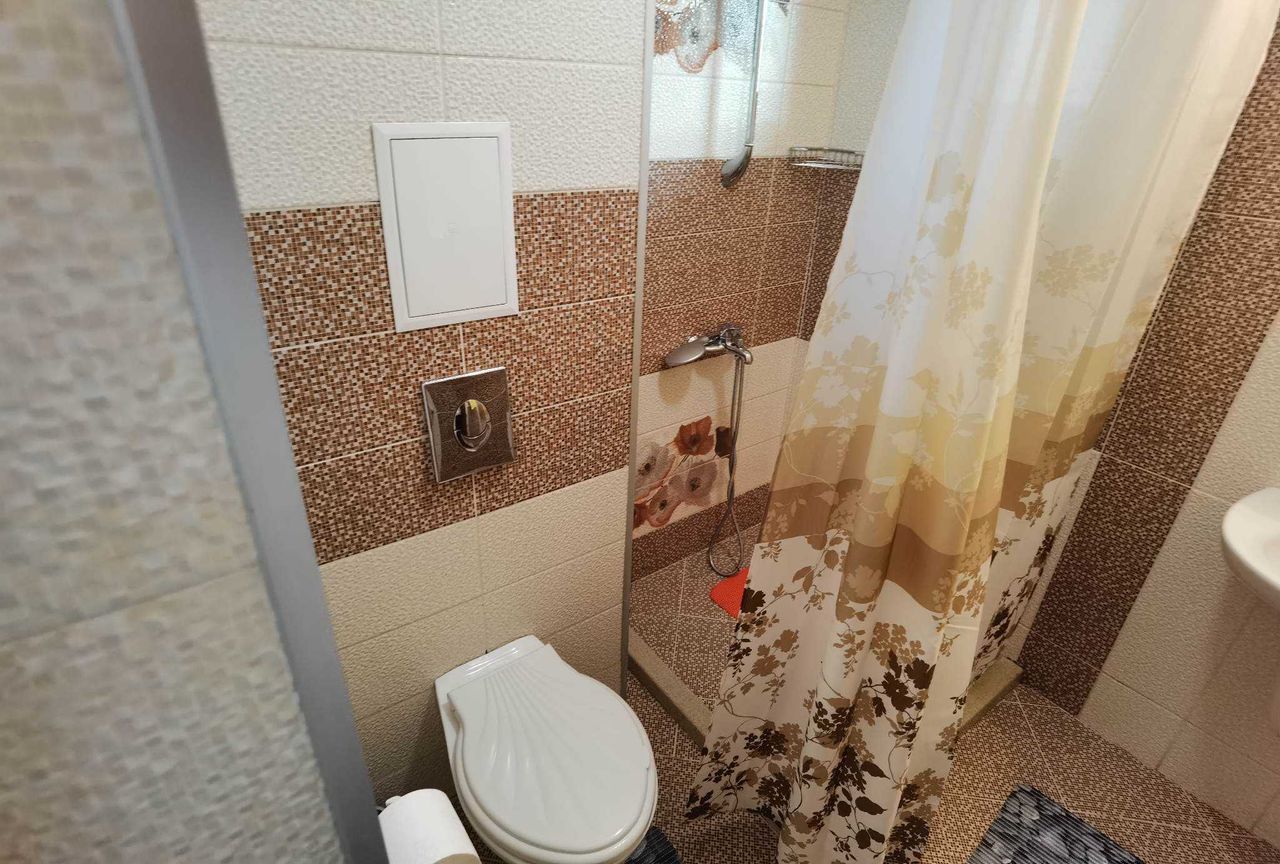 Дава се под наем Тристаен апартамент в Бургас, Сарафово - 80 кв.м за 600 € - Снимка #2
