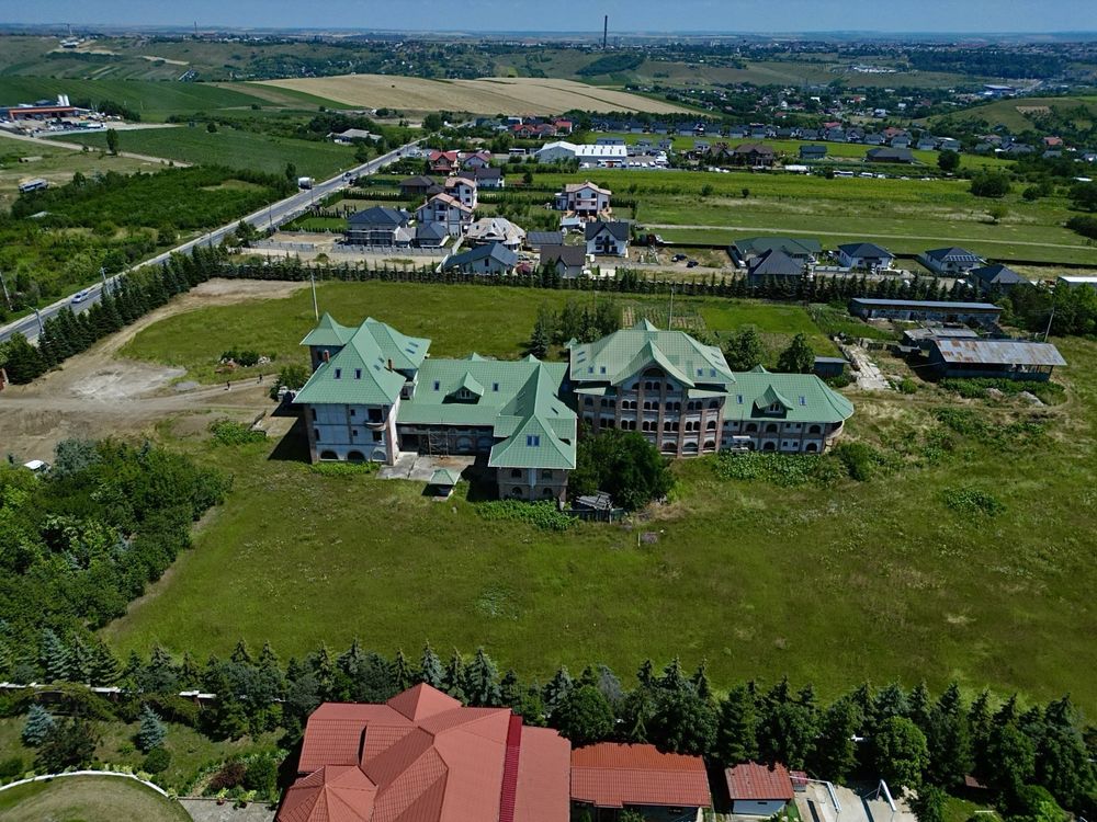 Cladire deosebita 4.700 MP + 35.000 MP TEREN HOTEL / AZIL / CLINICA