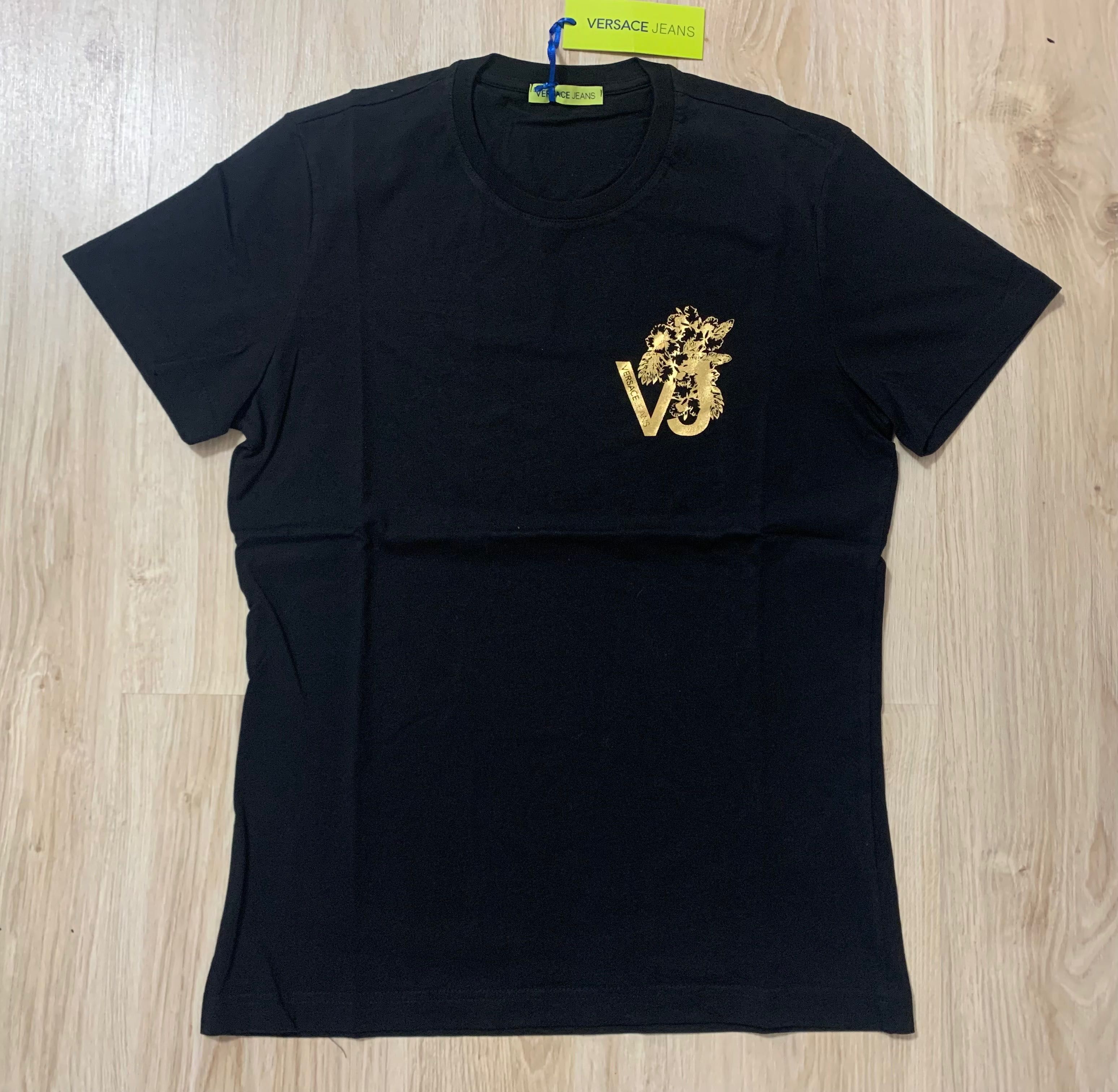 Нови мъжки тениски с етикети Versace jeans налични черен и в син цвят
