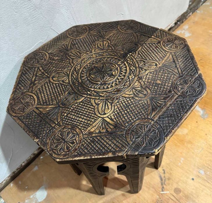 Masuta Vintage Stil Brancovenesc; Masuta rustica din lemn masiv