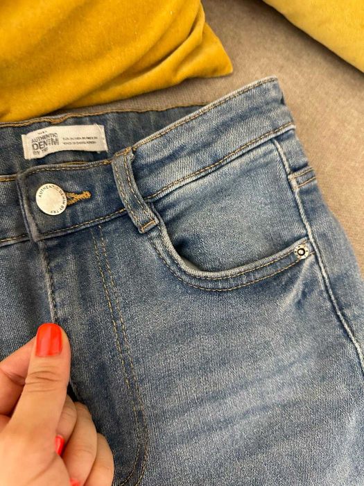 Blugi Zara cu model push up