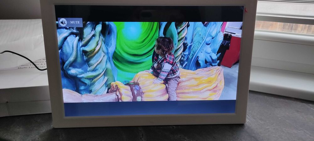 Нова Мултимедийна Фоторамка 17 инча