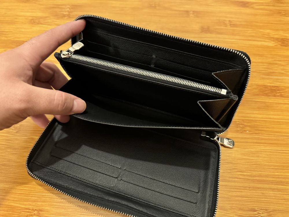 Portofel LOUIS VUITTON Zippy Organizer in Black Epi Leather - SHW