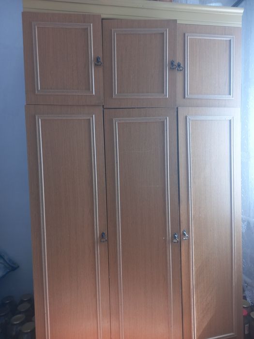 Мебель б/у шифоньер