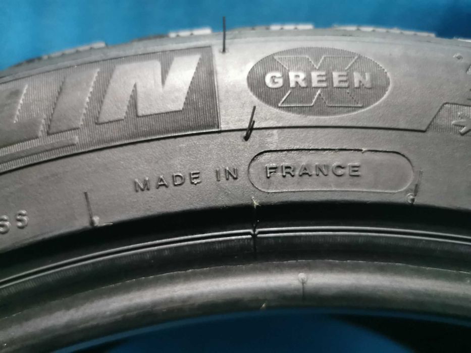 265 40 19 michelin m+s 2 buc