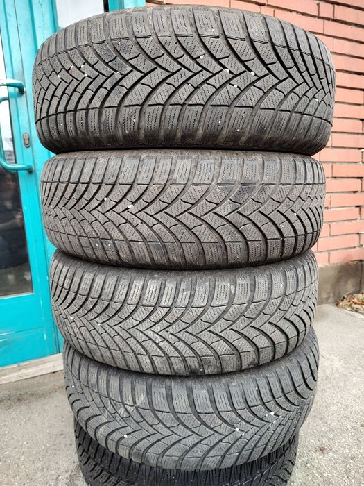 Продавам 4бр. Зимни гуми 215/65/16 Semperit