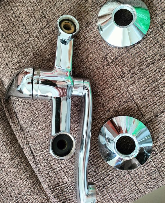 Продавам стенен смесител