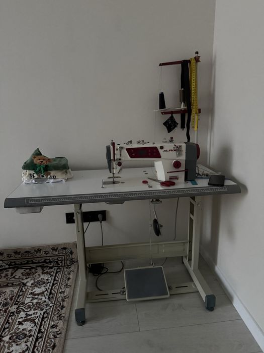 Швейная машина Аврора