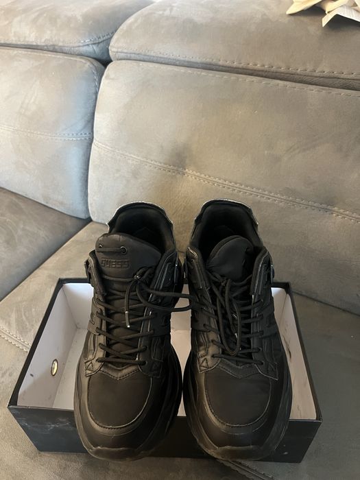 Sneakers Guess.