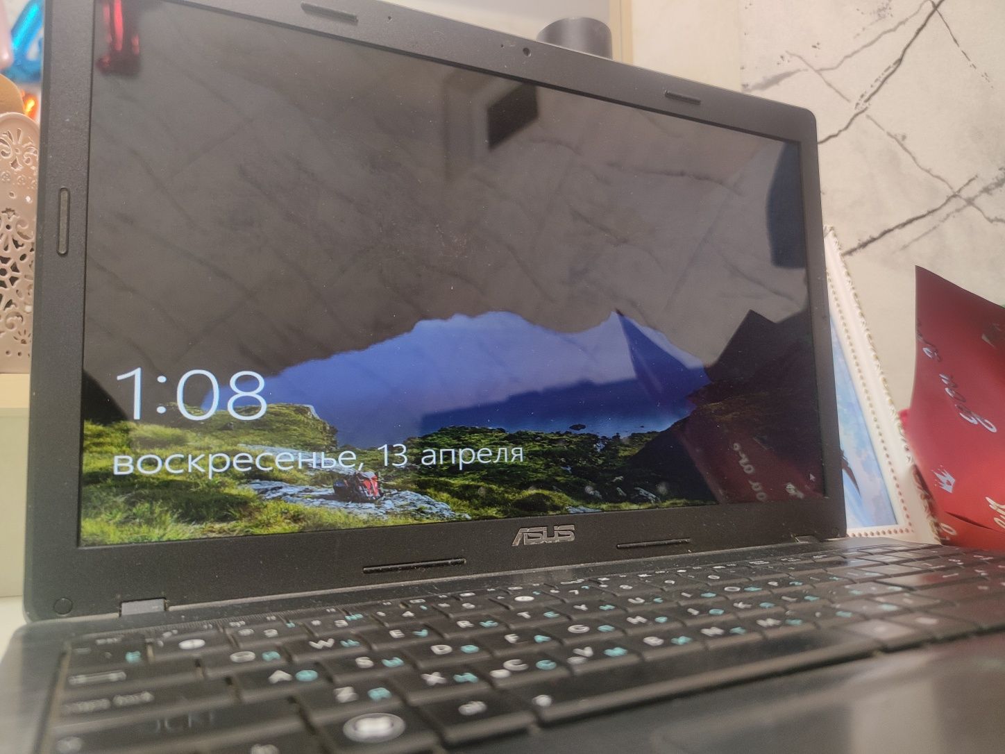 ASUS core i3 sotiladi