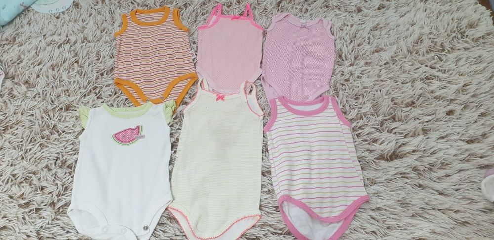 Lot haine fetita 0-3 luni.