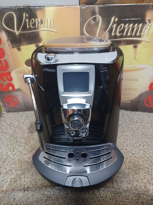 Продавам кафемашина Saeco Talea Blach Touch Plus