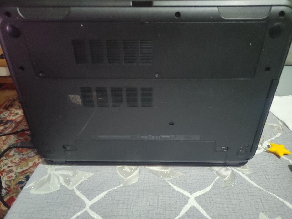 Лаптоп Dell с зарядно