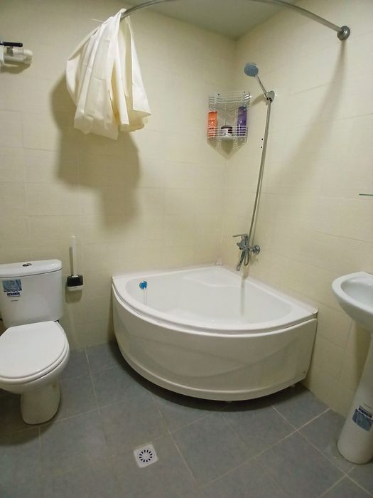 Продаётся 2 х комнатная квартира на 2 этаже. Массив Карасу