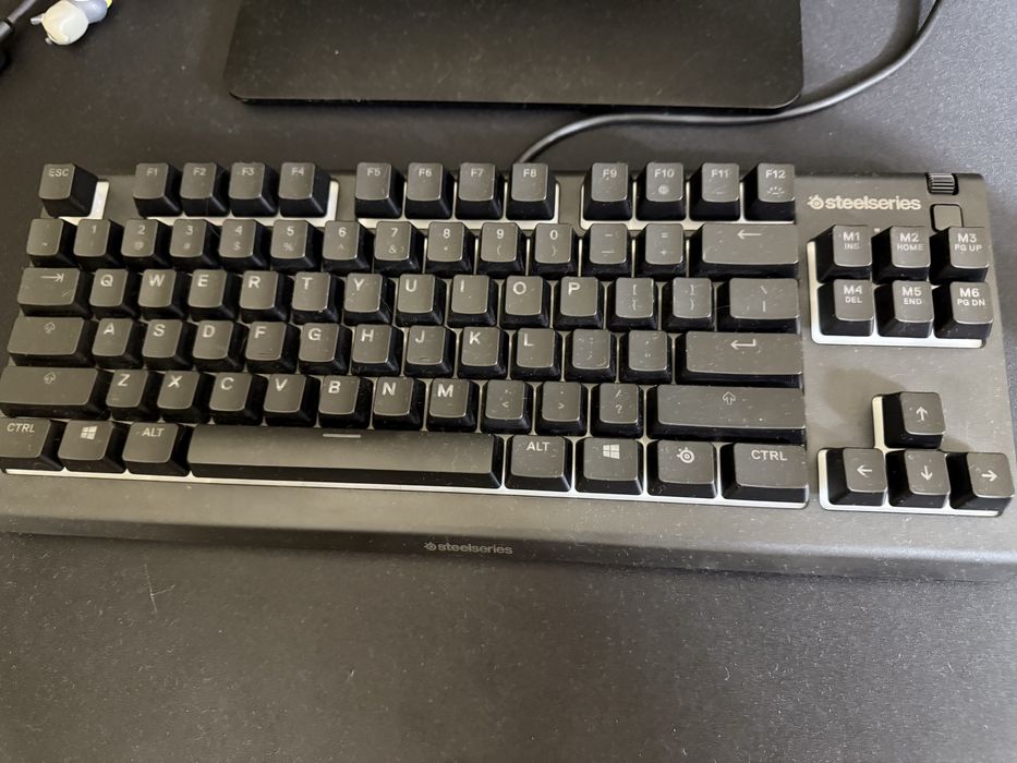 Vand casti HyperX Cloud 2 si tastatura SteelSeries.