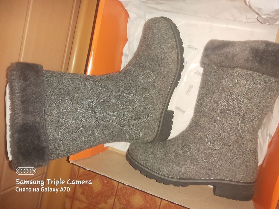 Продам новые зимние сапожки-валенки детские