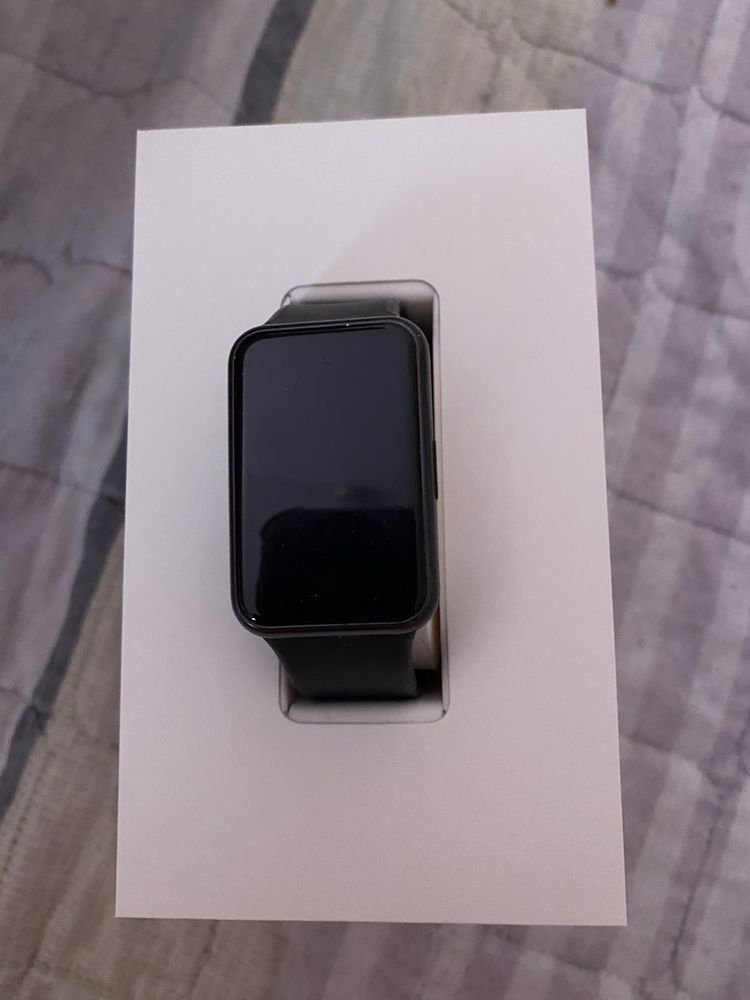 Продам в отличном состоянии смарт-часы Huawei watch fit