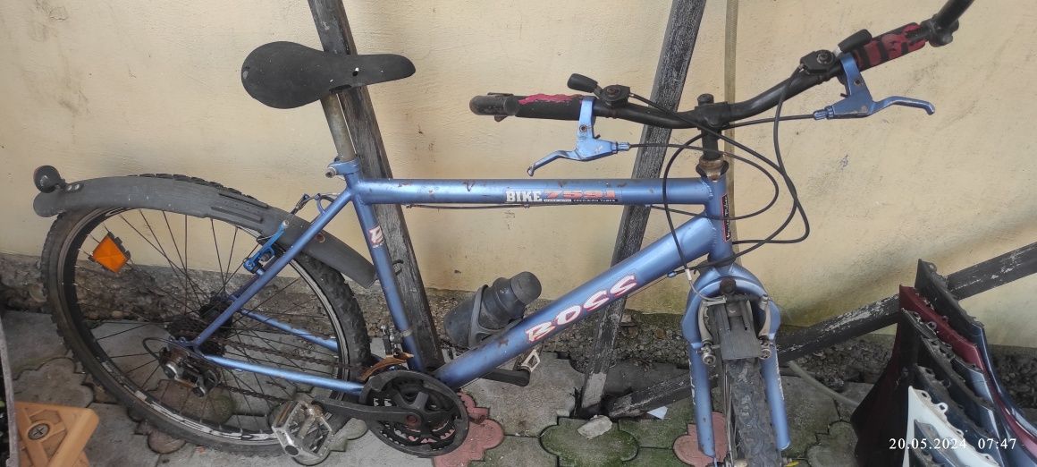 Biciclete, una dintre ele este de  aluminiu