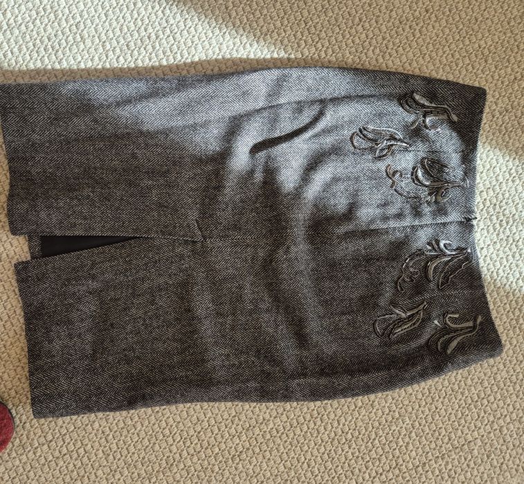 Fusta cu lână, captusita cu acetat,pozele nu i fac cinste .