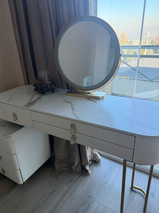 Косметический столик в спальню