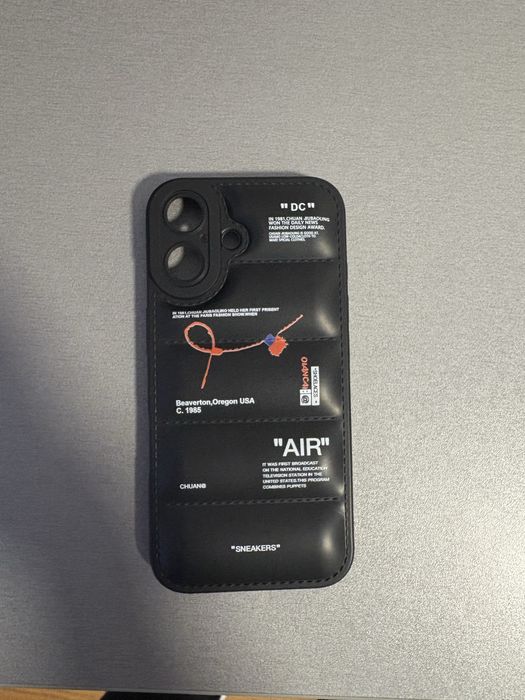 Husa Iphone 16 Off White