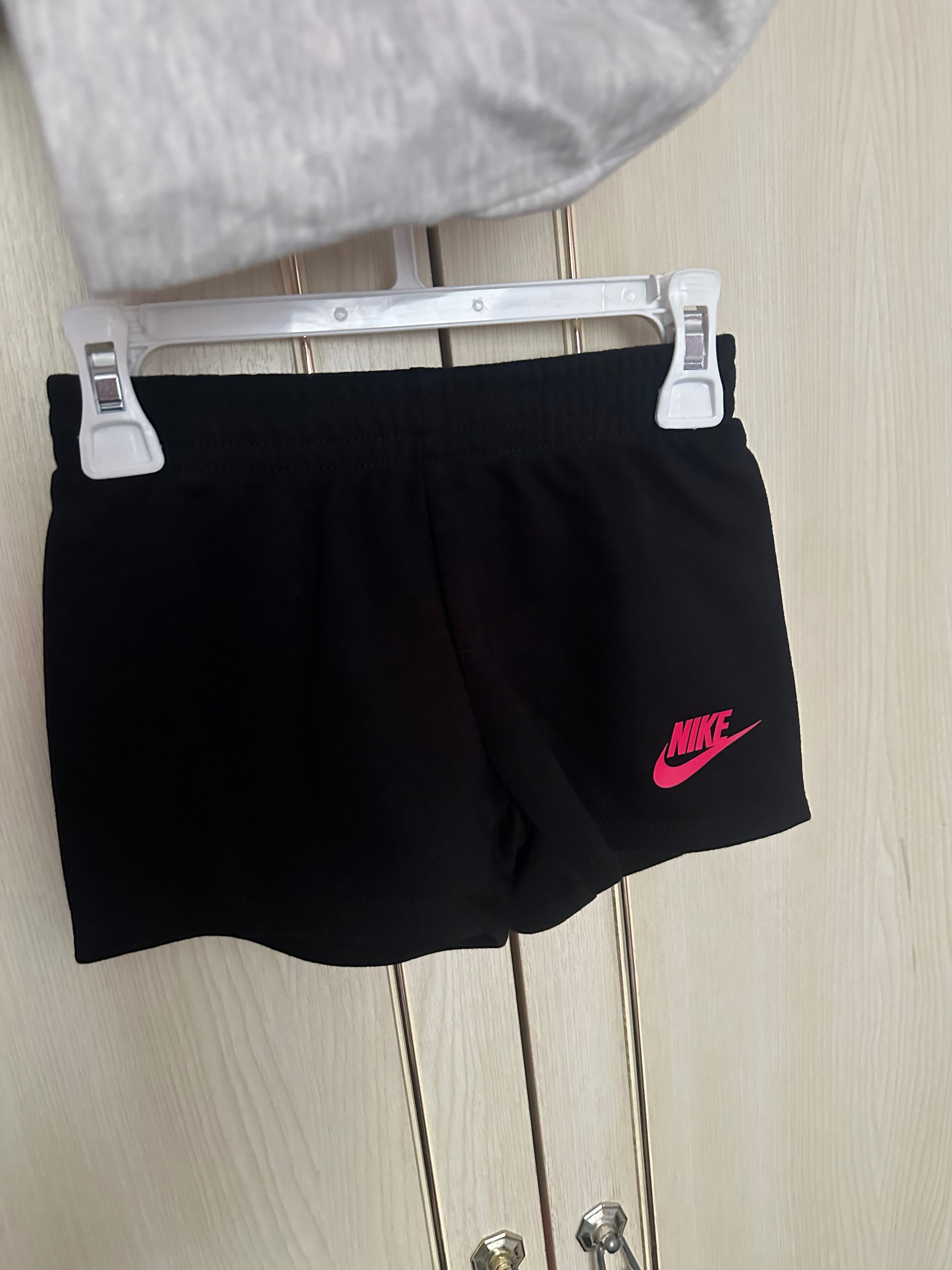 Нови оригинални комплекти NIKE за момичета