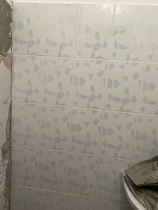 Отдам даром кафель напольный и настенный.