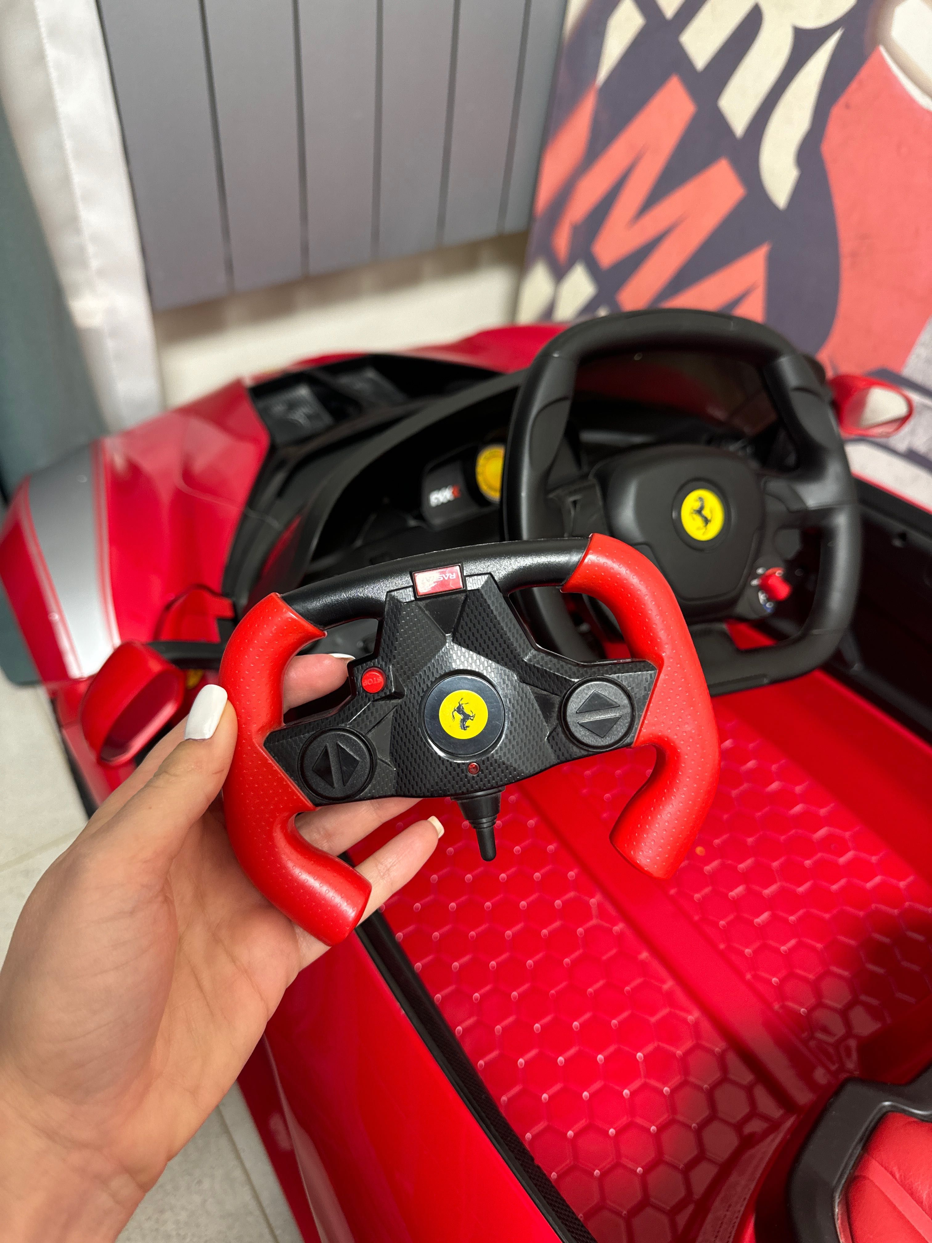 Детская машина. Оригинальная от Ferrari. Куплена в Urban Toys.