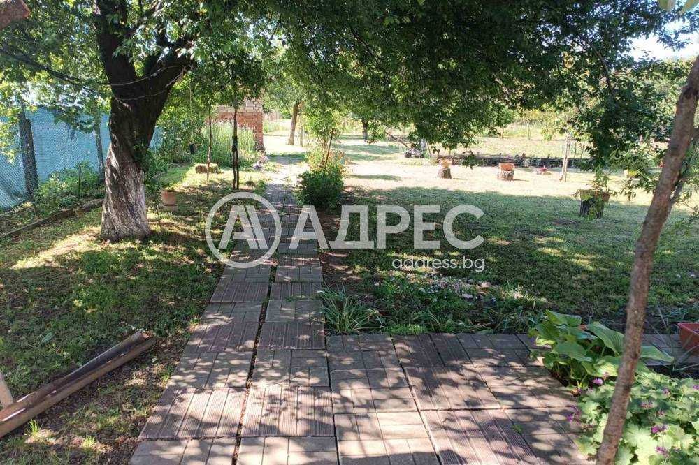 Реновирана и поддържана къща в с. Просторно!
