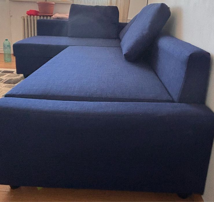 Canapea extensibila cu spatiu de depozitare, de la Ikea
