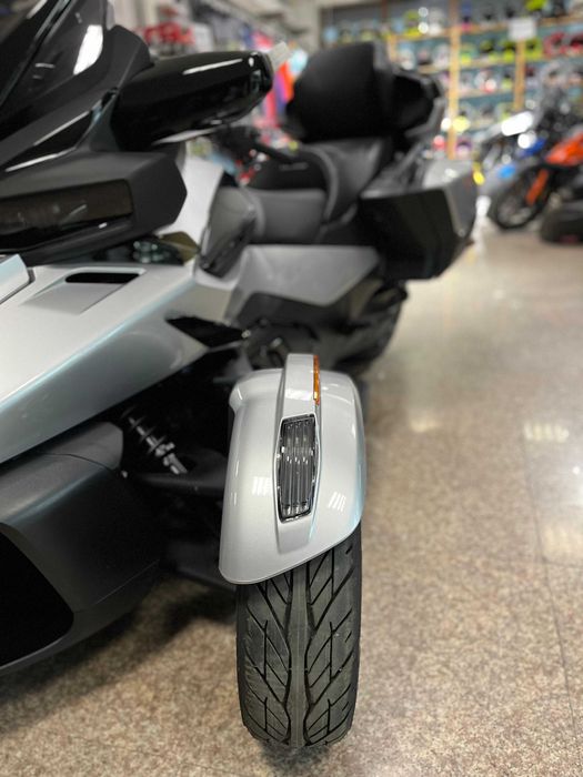 Spyder Can-Am RT Full Option, Editie Limitata - Lux, Putere și Stil