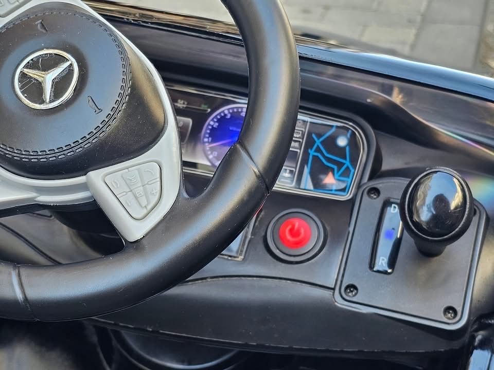 Детска акумулаторна кола Mercedes S63 AMG
