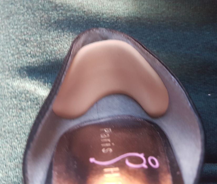 Vând sandale de gală Paris Hilton