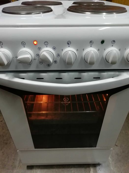 Продам Эл плиту Hansa Indesit в отличном состоянии