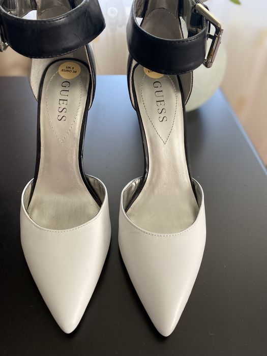 Pantofi stiletto din piele Guess