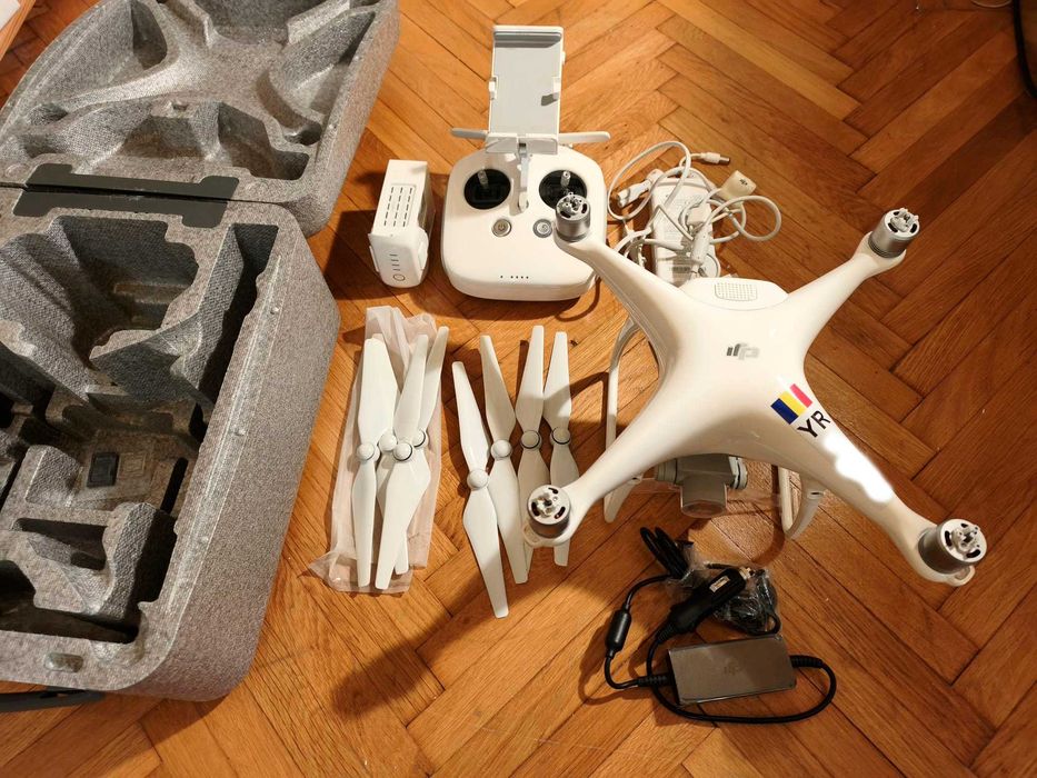 Drona Dji Phantom 4 Pro cu doua baterii