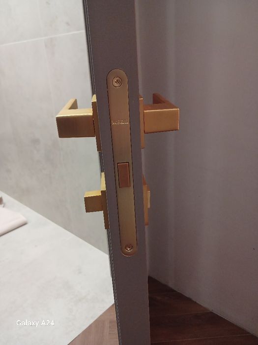 Качественная установка межкомнатных дверей