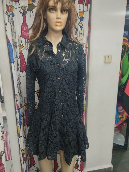 Rochie cu dantelă Zara