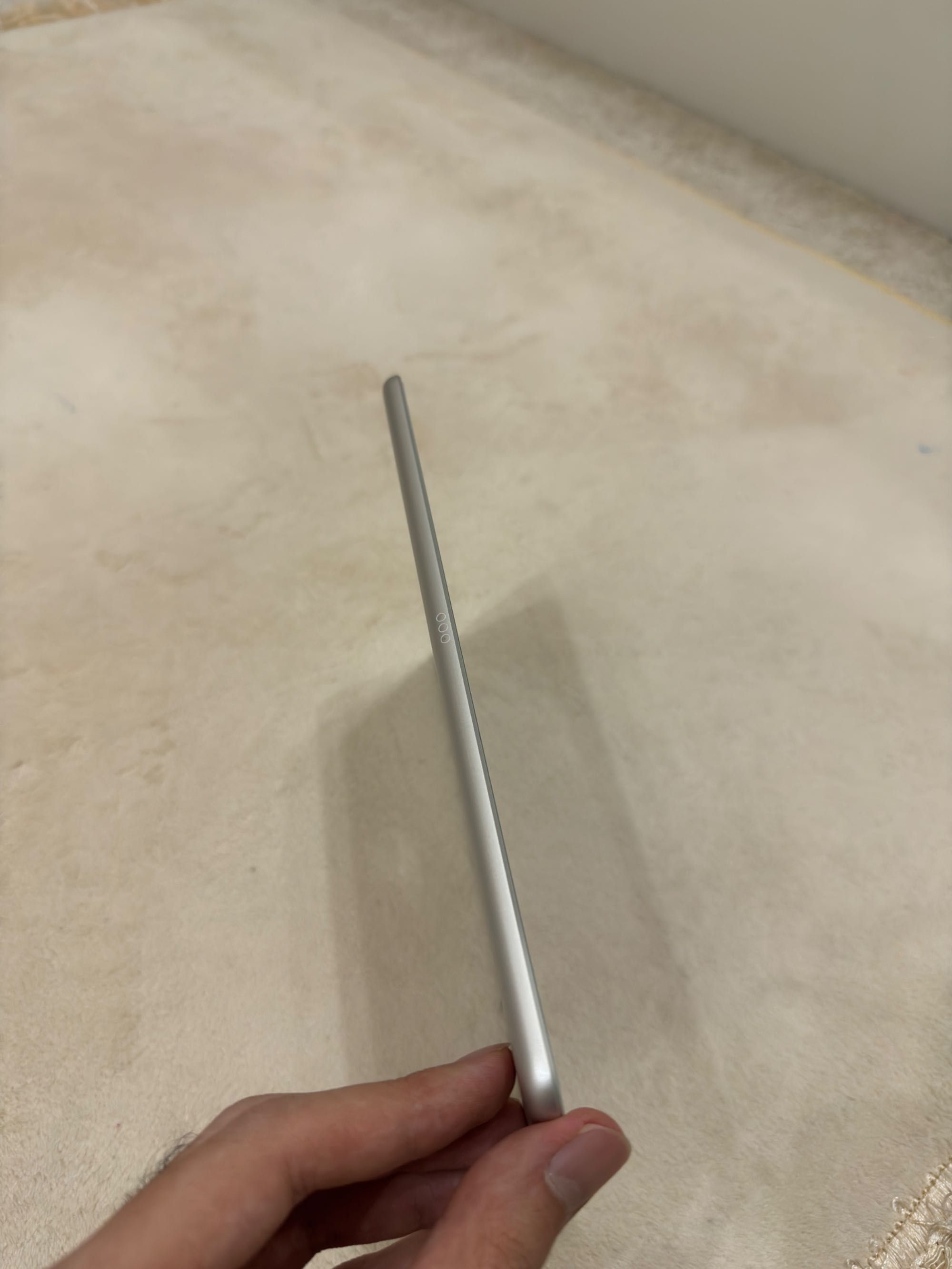 iPad 8 128GB WiFi Silver + Logitech Klaviatura Chexol + Steklo