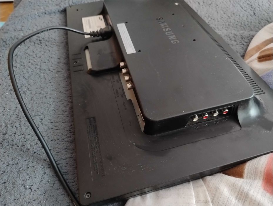 Работещ монитор в добро състояние