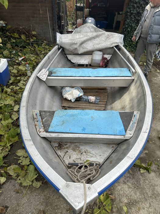 Vand barca aluminiu+Motor yamaha nou+sonar Garmin nou.