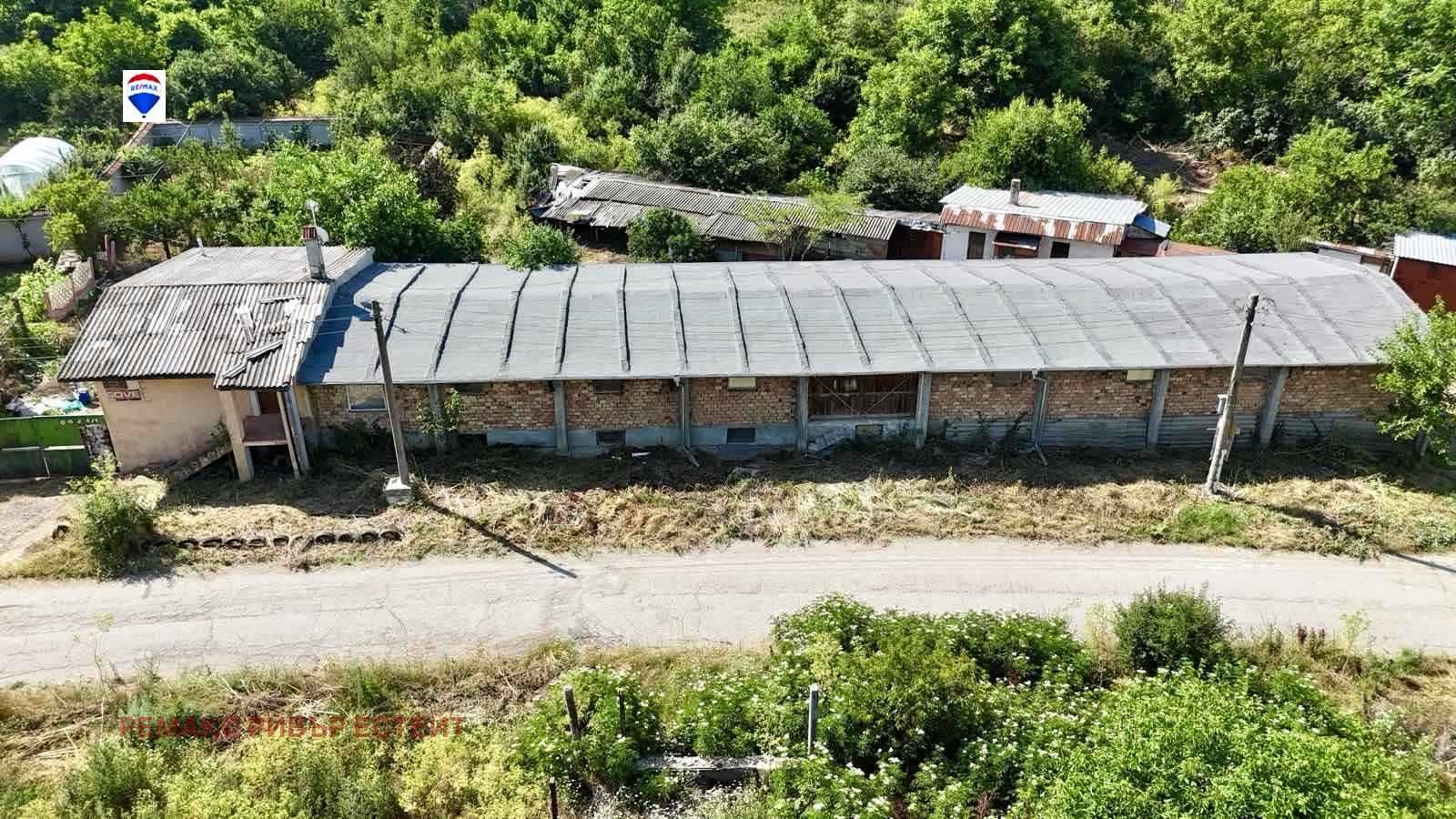 Бизнес имот под наем местност Караач, гр. Русе