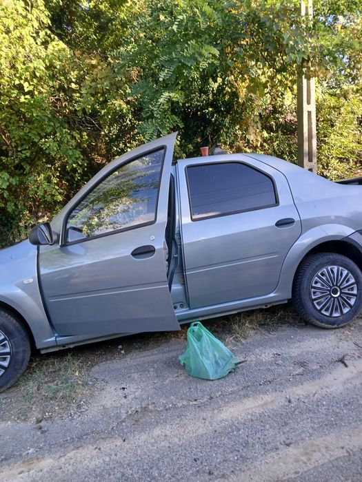 Vând Dacia Logan 1.4